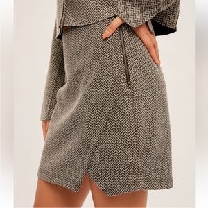 NWT Hem & Thread Chevron Jacquard Textured Mini Skirt with Side Split & Zipper